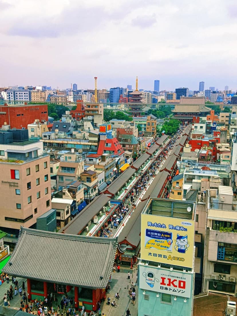 A city where history and modern life walk the same streets, Asakusa City.